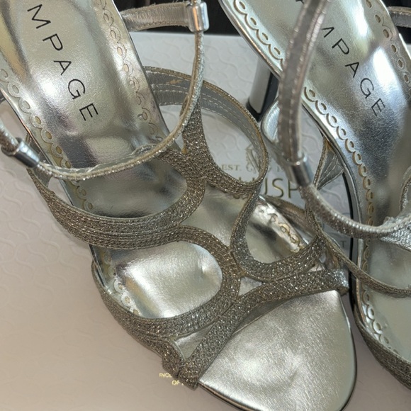Rampage Women’s Silver Glitter, 7 1/2M like new - Picture 4 of 10
